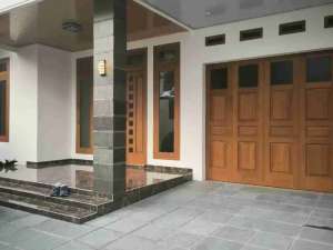 Rumah Mewah 1 Lantai di Sumber Banjarsari SoloSHM, Garasi 2 Mobil, Lingkungan AmanNyaman lokasi di Surakarta Kota, tersedia melalui melalui situs Olx