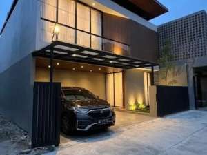 Rumah Mewah 2 Lantai Konsep Villa dengan Private Pool di Wedomartani dekat Jogjabay. lokasi di Sleman Kab., tersedia melalui melalui situs Olx