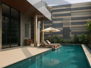 Rumah Mewah 2 Lt Dgn 7 KT Dan Kolam Renang Di Demangan lokasi di Yogyakarta Kota, tersedia melalui melalui situs Olx