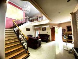 Rumah Mewah 3 Lantai Strategis lokasi di Surakarta Kota, tersedia melalui melalui situs Olx