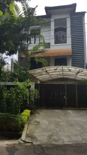 Rumah Mewah BagusMurah. Jl. Darmawangsa. lokasi di Jakarta Selatan, tersedia melalui melalui situs Olx