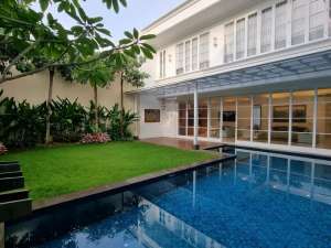 Rumah Mewah Baru Di Jual Kemang Jakarta Selatan lokasi di Jakarta Selatan, tersedia melalui melalui situs Olx