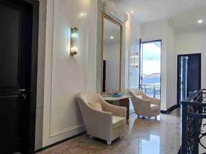 Rumah Mewah Brand New American Classic Furnished lokasi di Tangerang Kota, tersedia melalui melalui situs Olx