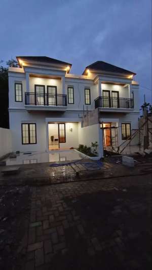 Rumah Mewah cantik dekat Ada fatmawati pedurungan semarang lokasi di Semarang Kota, tersedia melalui melalui situs Olx