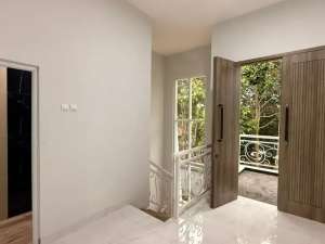 Rumah Mewah Cikeas Cibubur2 Lantai Pinggir Jalan Dekat Tol lokasi di Jakarta Timur, tersedia melalui melalui situs Olx