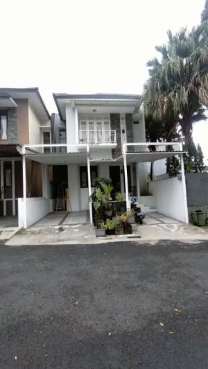 Rumah Mewah Cluster Sriwedari Town House Kota Sukabumi Full Furnished lokasi di Sukabumi Kota, tersedia melalui melalui situs Olx