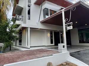 Rumah Mewah Cuma 5 Menit Ke Pintu Tol Cibubur Juntion lokasi di Bekasi Kota, tersedia melalui melalui situs Olx