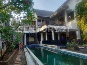 Rumah Mewah Dan Swimming Pool Di Permata Hijau, Jakarta Selatan lokasi di Jakarta Selatan, tersedia melalui melalui situs Olx