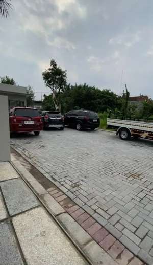 Rumah Mewah dekat UGMUIILebar Jalan 8 meterJln Kaliurang km 9,5 lokasi di Sleman Kab., tersedia melalui melalui situs Olx