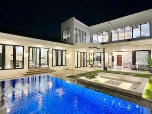 Rumah Mewah Dgn Swimming Pool di Bintaro Tangsel RN-17693 lokasi di Tangerang Selatan Kota, tersedia melalui melalui situs Olx