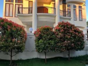 Rumah Mewah di Tembalang, Semarang. lokasi di Semarang Kota, tersedia melalui melalui situs Olx