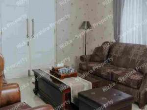 Rumah Mewah diKota Wisata Ada Kolam renang posisi depan Taman lokasi di Bogor Kab., tersedia melalui melalui situs Olx