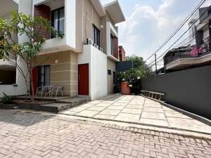 Rumah Mewah Ekslusif di Condet Posisi HOOK - Kramatjati, Jakarta Timur lokasi di Jakarta Timur, tersedia melalui melalui situs Olx