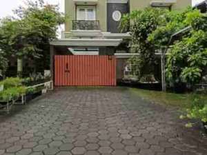 rumah mewahelegan komplek Cipinang indah lokasi di Jakarta Timur, tersedia melalui melalui situs Olx