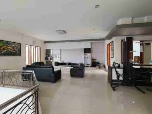 Rumah Mewah Full Furnished Baturan Colomadu Karanganyar lokasi di Surakarta Kota, tersedia melalui melalui situs Olx