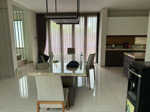 Rumah Mewah Full Furnished Kolam Renang Setiabudi Regency lokasi di Bandung Kota, tersedia melalui melalui situs Olx