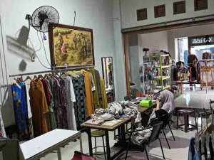 Rumah Mewah include R.Usaha dan Gudang Jaten Karanganyar lokasi di Karanganyar Kab., tersedia melalui melalui situs Olx