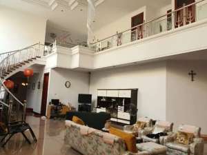 Rumah Mewah Komersial Area Kupang Baru Surabaya Barat lokasi di Surabaya Kota, tersedia melalui melalui situs Olx