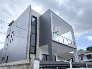 Rumah Mewah Komplek Halim, Banjarbaru. belakang cafe karindangan lokasi di Banjarbaru Kota, tersedia melalui melalui situs Olx