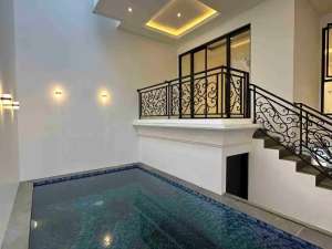 Rumah mewah luxury jakarta selatan selangkah ke tol desari andara lokasi di Jakarta Selatan, tersedia melalui melalui situs Olx