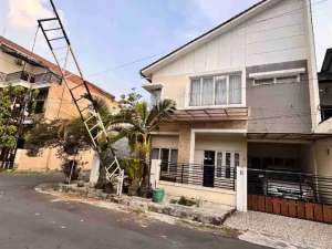 Rumah Mewah Minimalis Modern di Cluster Elite Fajar Indah Baturan Colomadu Karanganyar Solo. lokasi di Surakarta Kota, tersedia melalui melalui situs Olx