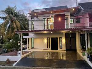 Rumah Mewah Posisi Hook Cuma 4 Menit Ke Stasiun LRT Harjamukti Cibubur lokasi di Jakarta Timur, tersedia melalui melalui situs Olx