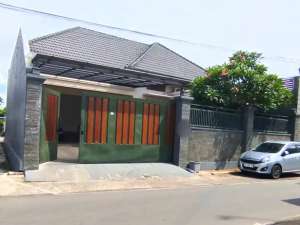 Rumah Mewah Private PoolFurnished Sumber Banjarsari Solo, Surakarta lokasi di Surakarta Kota, tersedia melalui melalui situs Olx