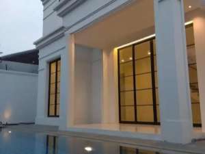 RUMAH MEWAH PRIVATE POOL DALAM TOWNHOUSE DI KEMANG lokasi di Jakarta Selatan, tersedia melalui melalui situs Olx