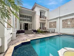 RUMAH MEWAH SIAP HUNI HARGA MENARIK DI CAWANG lokasi di Jakarta Selatan, tersedia melalui melalui situs Olx