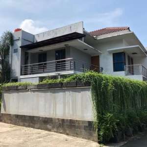 Rumah Mewah Siap Huni lengkap dg Private Pool Lokasi Cijantung Jaktim lokasi di Jakarta Timur, tersedia melalui melalui situs Olx