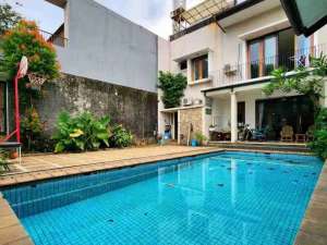 Rumah Mewah Swimming Pool di Kebayoran Lama dekat Senayan Jakarta Selatan lokasi di Jakarta Selatan, tersedia melalui melalui situs Olx