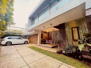 RUMAH MEWAH SWIMPOOL DI PESANGGRAHAN PETUKANGAN JAKARTA SELATAN lokasi di Jakarta Selatan, tersedia melalui melalui situs Olx