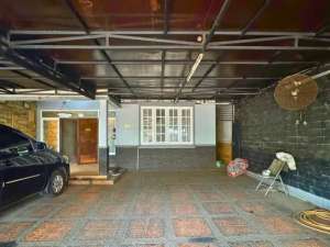 RUMAH MEWAH TANAH LUAS COCOK UNTUK KANTOR dan USAHA di CONDET JAKARTA TIMUR lokasi di Jakarta Timur, tersedia melalui melalui situs Olx