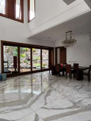 Rumah minimalis Bukit Gading Mediterania Kelapa Gading Bebas Banjir lokasi di Jakarta Utara, tersedia melalui melalui situs Olx