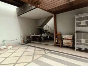 Rumah Minimalis Gading PantaiSirkulasi Udara BagusParkir Luas lokasi di Surabaya Kota, tersedia melalui melalui situs Olx