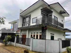 rumah murah 2 unit jadi 1 di villa bukit tidar dekat joyo agung dekat kampus UB Brawijaya, UNMUH, UIN, UNISMA dan lain lain posisi hook jalan lebar lokasi di Malang Kota, tersedia melalui melalui situs Olx