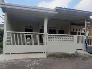 Rumah murah Arjowinangun Kedungkandang Malang Kota Dijual cpt B.U Poll lokasi di Malang Kota, tersedia melalui melalui situs Olx