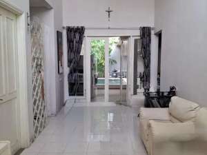 Rumah murah dengan kolam renang di citraland dekat gwalk lokasi di Surabaya Kota, tersedia melalui melalui situs Olx