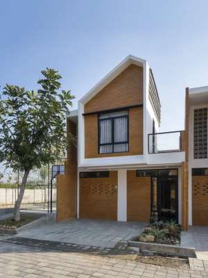 Rumah NyamanKolam Renang pribadi, Akses Cepat ke Surabaya , tersedia melalui melalui situs Olx