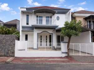 Rumah Pantai Mentari PLN 3300w Hadap Timur lokasi di Surabaya Kota, tersedia melalui melalui situs Olx