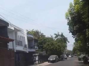 Rumah Pelepah Elok Kelapa Gading 6x17m 3lantai, jalan 3 mobil, depan taman lokasi di Jakarta Utara, tersedia melalui melalui situs Olx