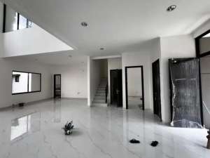 Rumah PIK 2 Cluster Elite Ukuran 10x20 Brand New Siap Huni lokasi di Tangerang Kab., tersedia melalui melalui situs Olx