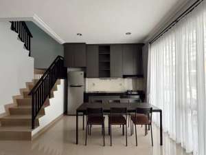 Rumah PIK2 Fully Furnished Rapih 8x10 2lantai Cluster Tampa lokasi di Jakarta Utara, tersedia melalui melalui situs Olx