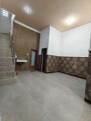 Rumah Ploso Timur Baru Renov Dekat Kampus Unair A dan B, Mojo, Gubeng lokasi di Surabaya Kota, tersedia melalui melalui situs Olx