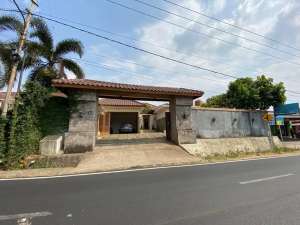 Rumah Plus Kolam Renang dekat Pasar KM 5 Palembang lokasi di Palembang Kota, tersedia melalui melalui situs Olx