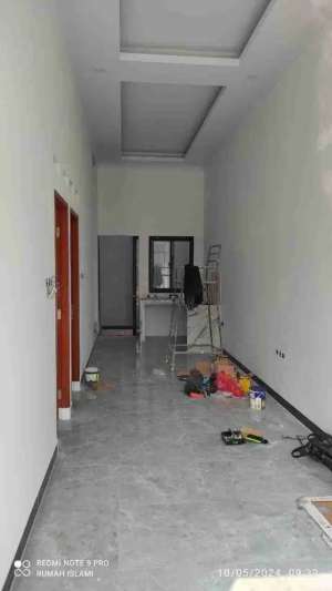 Rumah plus rooftop Dekat Stasiun Kranji Siap Huni di BintaraBekasi lokasi di Bekasi Kota, tersedia melalui melalui situs Olx