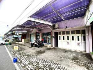 Rumah plus toko pinggir jalan raya karanganyar kota lokasi di Karanganyar Kab., tersedia melalui melalui situs Olx