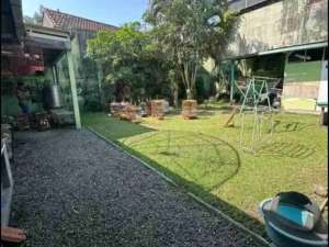 Rumah Poros Jalan Ijen Tengah Kota Malang lokasi di Malang Kota, tersedia melalui melalui situs Olx