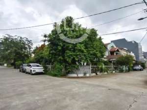 Rumah Posisi Hoek di Janur Indah, Kelapa Gading, Jakata Utara lokasi di Jakarta Utara, tersedia melalui melalui situs Olx