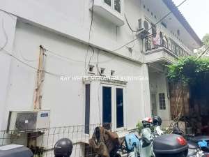 Rumah Posisi Hook di Jl Panglima Polim Cocok Untuk Usaha lokasi di Jakarta Selatan, tersedia melalui melalui situs Olx